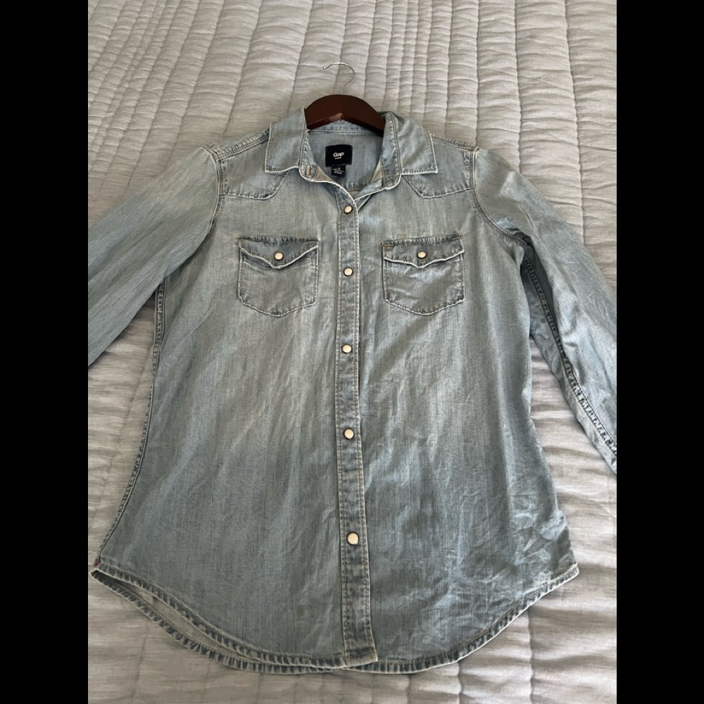 Gap Denim button down shirt in good condition